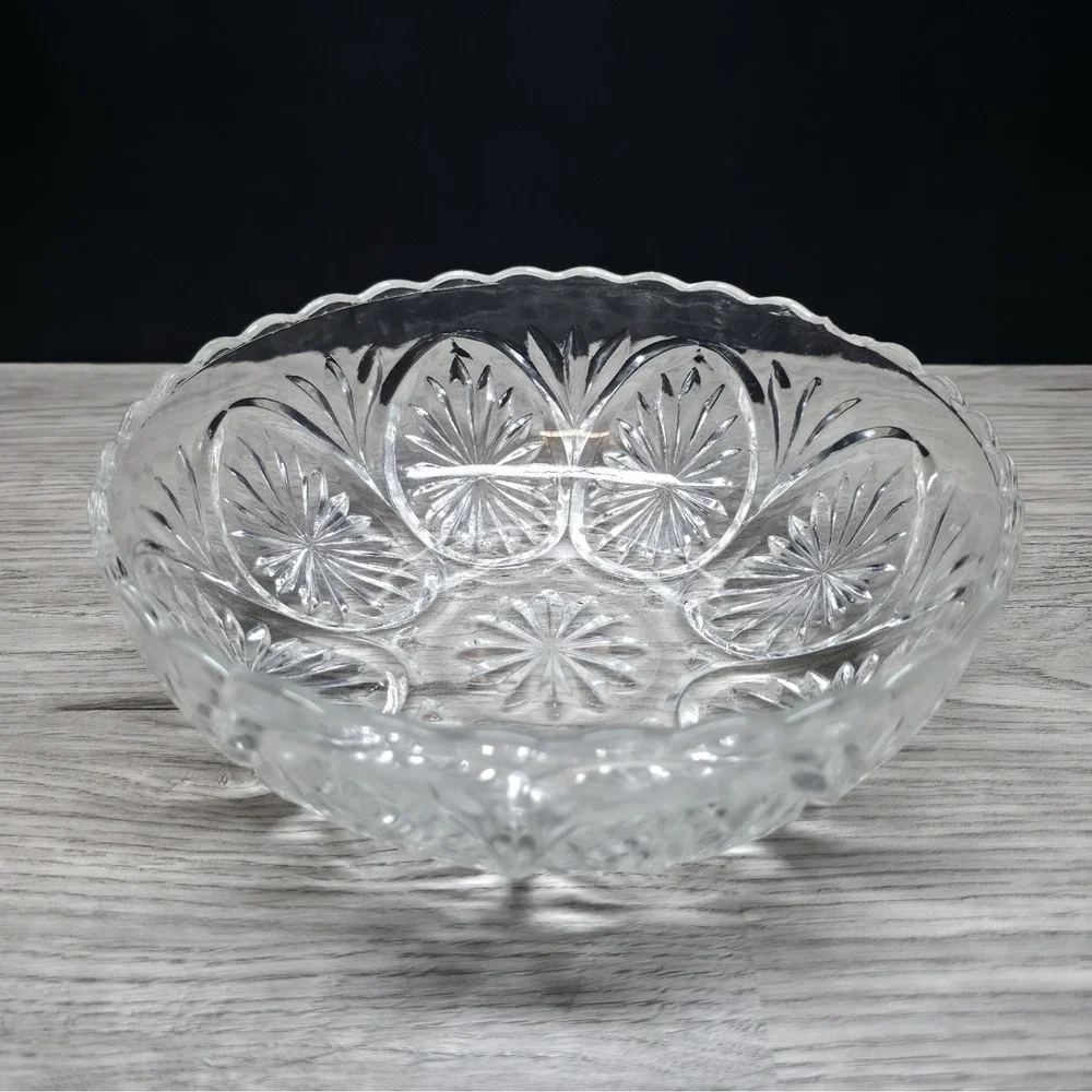 Beautiful Vintage Anchor Hocking Clear Glass Serving Bowl - 8